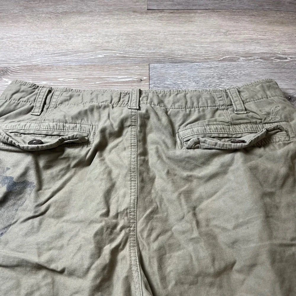 American Eagle Cargo Shorts Mens 38 Green Flag Graphic Distressed Cotton Utility